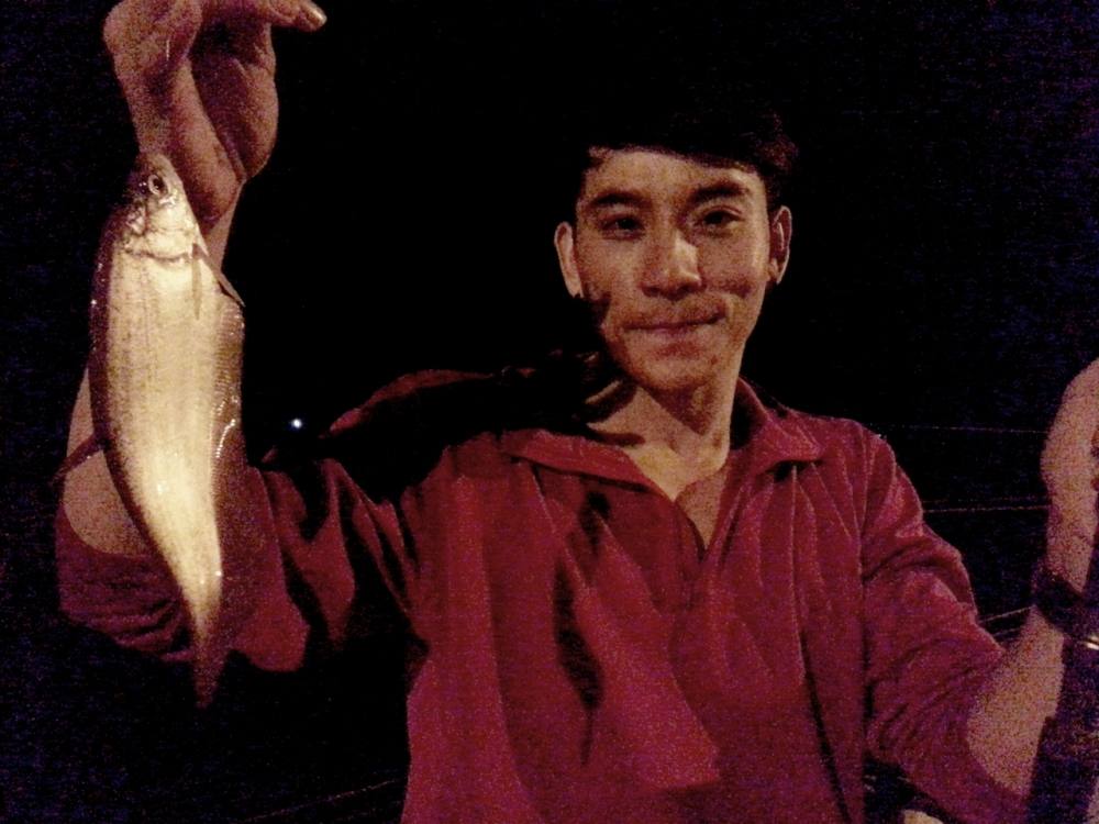 อุ้ยๆๆ  มันได้ตัวให่ญกว่าผมอีก  นี่มาตกกุ้งกันนะ  ไม่ได้กุ้งสักตัว5555

กลับบ้านนอนกันดีกว่า  พรุ้