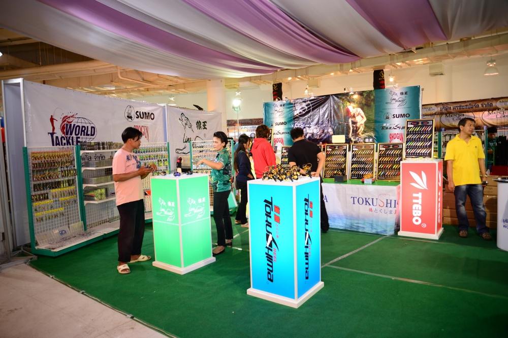 ไปเดินดูบู๊ทอืนๆรอบงานมั่งดีกว่า :cheer: :cheer: :cheer: :cheer: