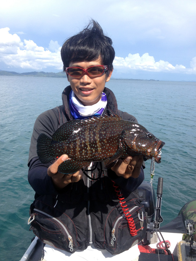 
[center]บริเวณแนวกะรัง ทิ้งจิ๊กลงถึงหน้าดินก็มักจะโดนพวกปลากอง แต่โอกาสเสียเหยื่อสูงกว่าปลั๊กประเภ