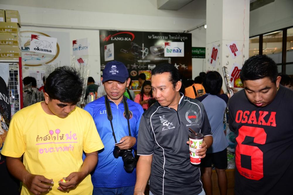 พ่อมดแห่งต้นน้ำแก่งกระจาน น้าเอ สุขสำราญ ก็อดไม่ได้ที่จะต้องแวะเยี่ยมเยียนป้าหนิงและหมอถา  :grin: :g
