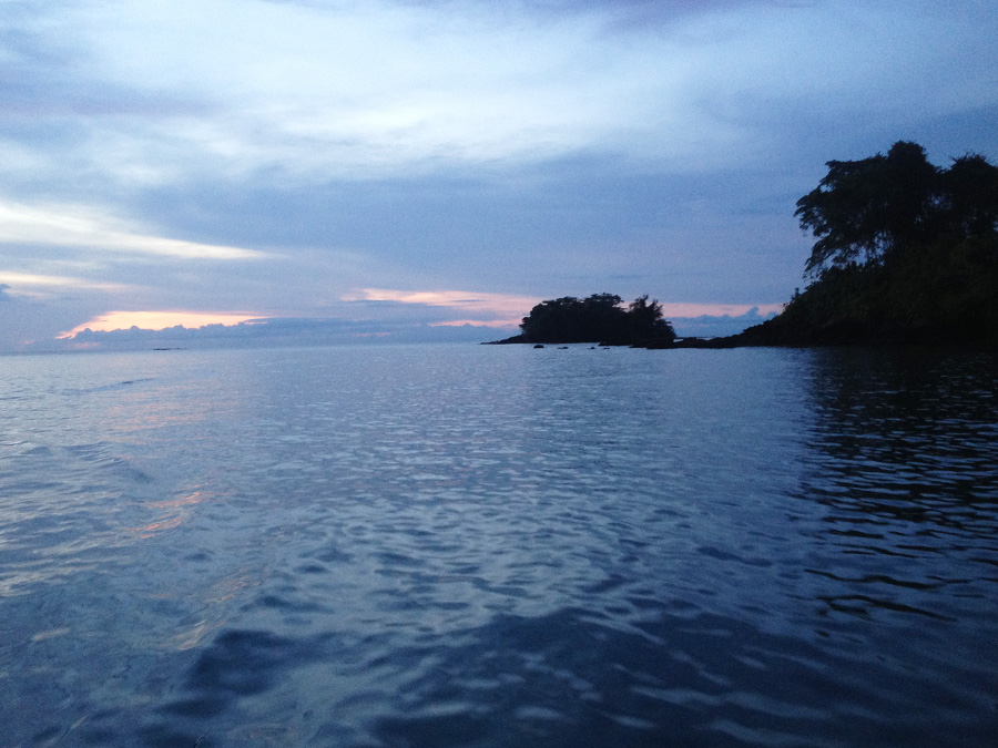 
[center]ล่วงเลยจนเวลาอาทิตย์อัสดง

ต้องนำเรือขึ้นฝั่ง[/center]