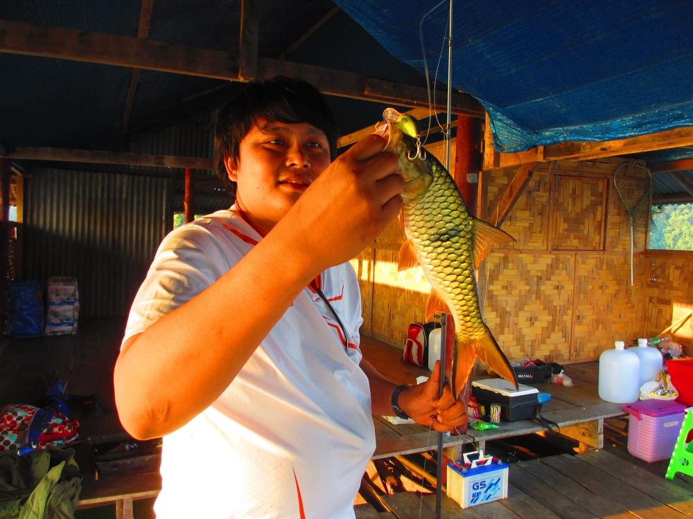 จัดกระสูบข้างแพไม้แรกก็โดนแล้ว จัดไปหนึ่ง :grin: :grin: