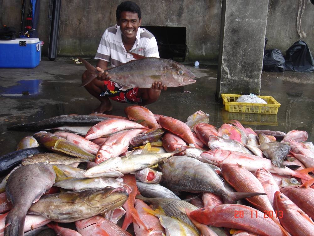 ลากันกับภาพนี้ครับ ขอบคุณทีมงาน เรือโชครุ่งเรืองทรัพย์ทุกคน ครับ  :prost: :prost: :prost: :prost: :p