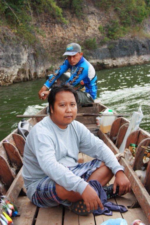 เงียบครับคลื่นเยอะ กริบเลย ถอยดีกว่า