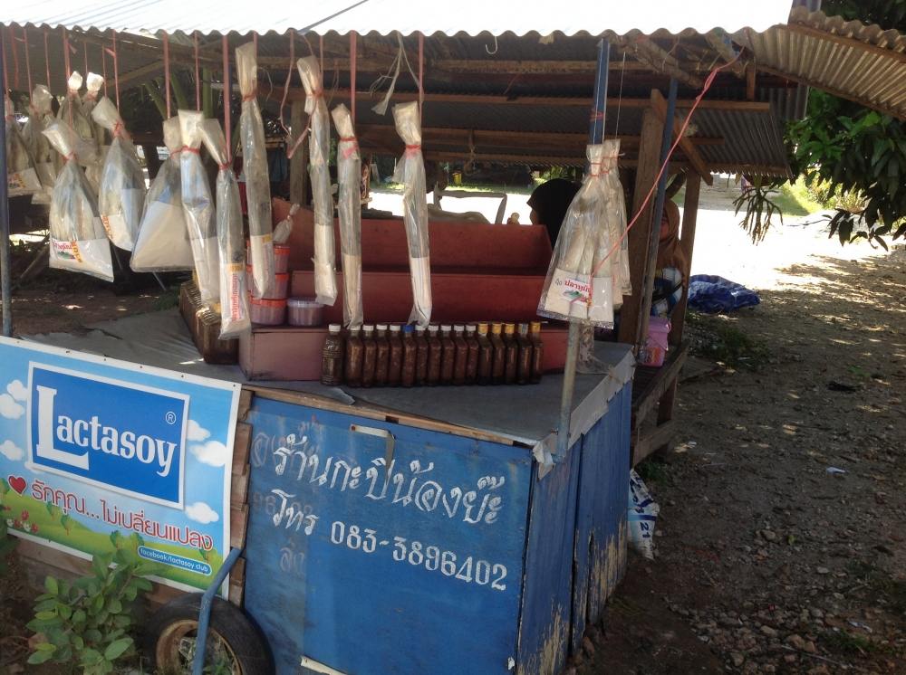 ผ่านเส้นกะเปอร์แนะนำร้านนี้เลยครับร้านกะปิน้องย๊ะ อุดหนุนกันมาตั้งแต่น้องย๊ะสาวๆจนทุกวันนี้ลูก1 
 :