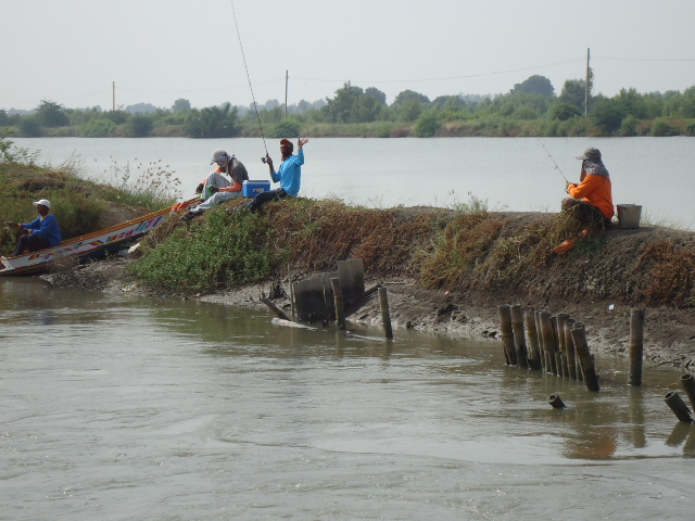  นั่งในเรือตกเลย อ.แวว:laughing: :laughing: :laughing: :smile: :smile: :smile: :smile: