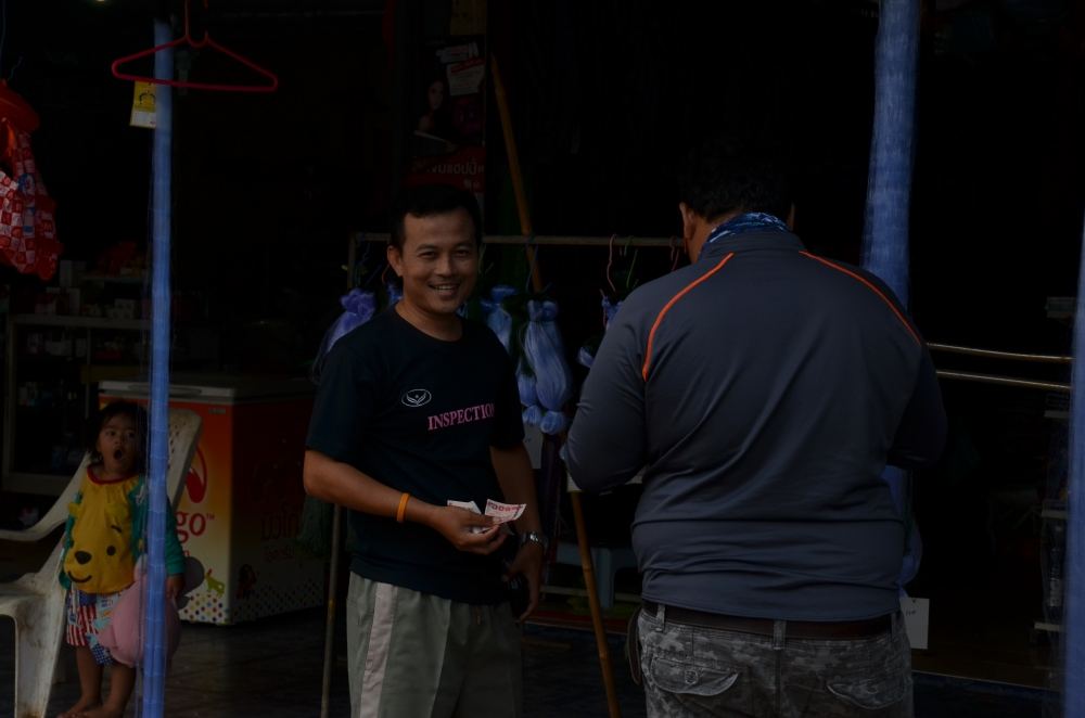 




อ้าว............ไอ้ปอนด์งั๋ยไปช่วยกันเลือกซะงั้น   เฮ่อๆๆ


 :grin: