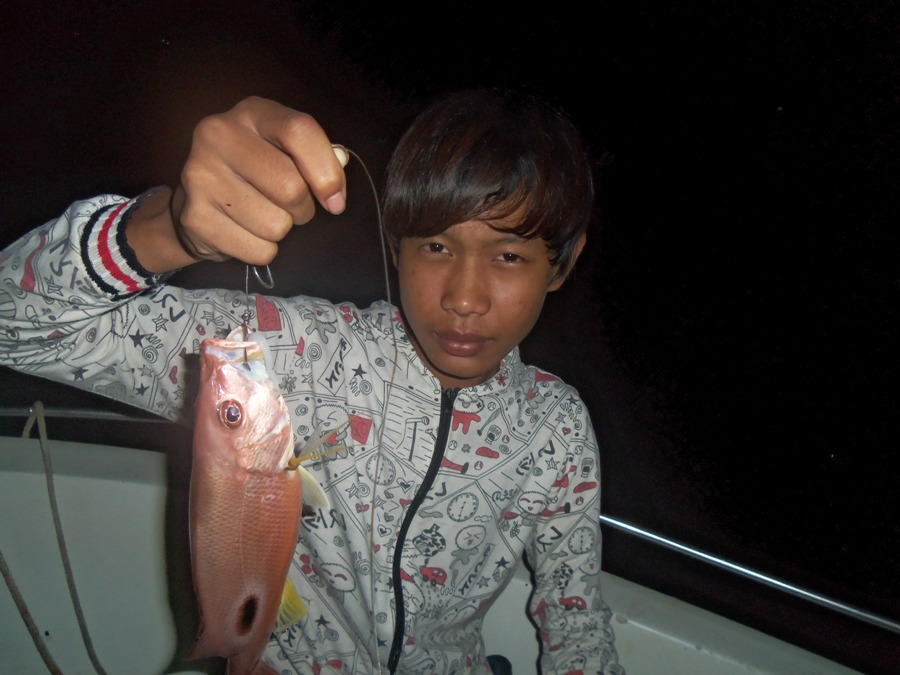 เพื่อนลูกชายติดลงเรือไปด้วยไม่เคยลงเรือ ก็ผอตกได้ :cheer: :cheer: :cheer: :cheer: :cheer: :cheer: :c