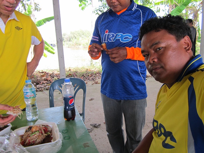 ไม่หิวเลยวันนี้...อิ่มใจครับ...555...(คนได้ปลาดูยังไงก็หล่อ...555....) :cheer: :cheer: :cheer: :chee