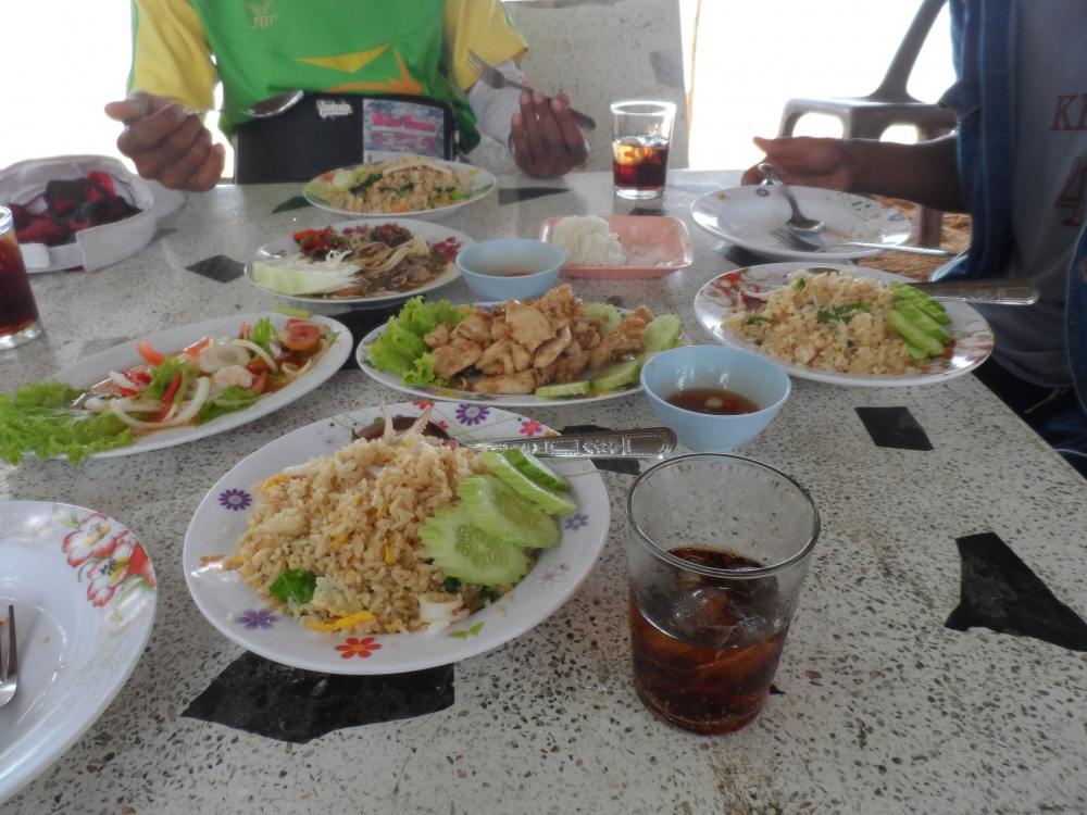 กินกันก่อน เติมพลัง  :grin: :grin: :grin: :umh: :umh: :umh: