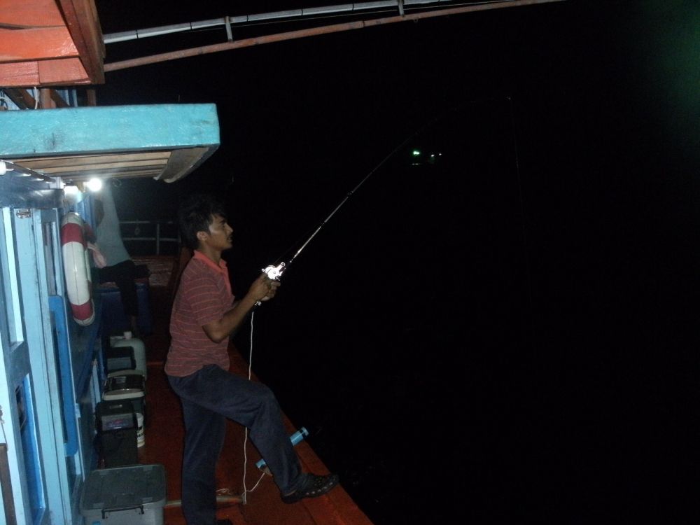  [b]น้องซานเด็กเรืออีกคน มาช่วยตก[/b]




