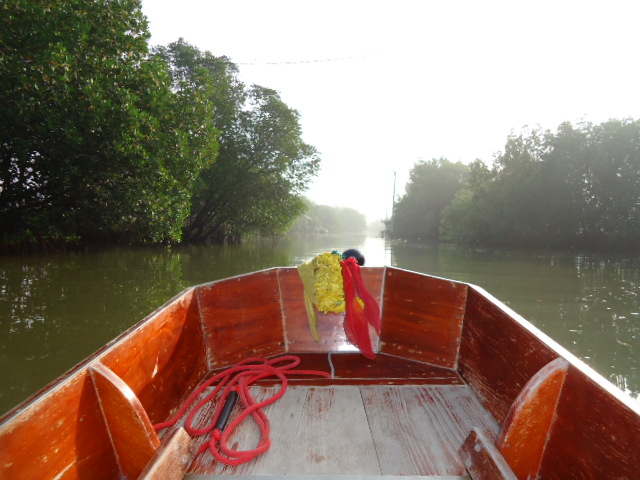 ลงเรือไปหาปลาเห็ดโคนครับ