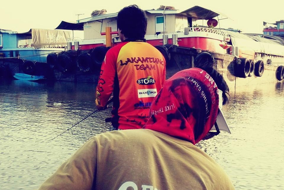 หมาบยข้างเรือเหล็กบ้างครับ...

 :cool: :cool: :cool: :cool: