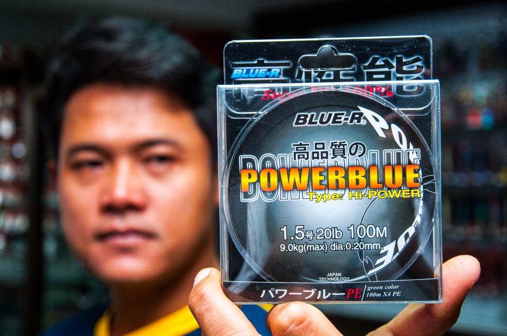 งานนี้ได้สาย PE รุ่นใหม่มาลองด้วยครับ
ของ BLUE-R รุ่น PowerBlue  ใช้แค่ PE#1.5 ก็พอครับ กะพงบ่อฟิชช