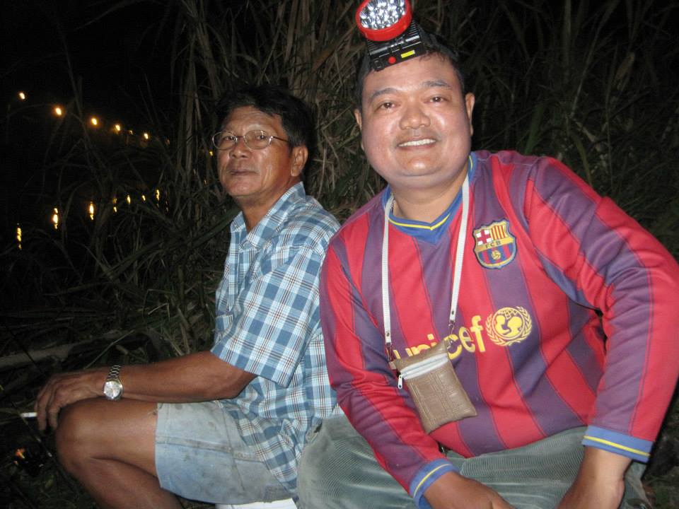 2ป๋า นั่ง เฝ้าเบ็ด  :tongue: :cheer: :cheer: :cheer: