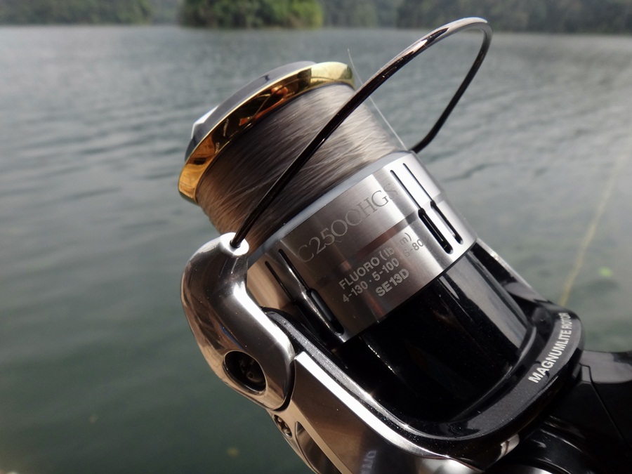 ส่วนรอกที่ประกบ กับชุดสปินนิ่งคือ
รอก Shimano Vanquish C2500HGS  
สาย Shimano Fluorocarbon  ขนาด 3