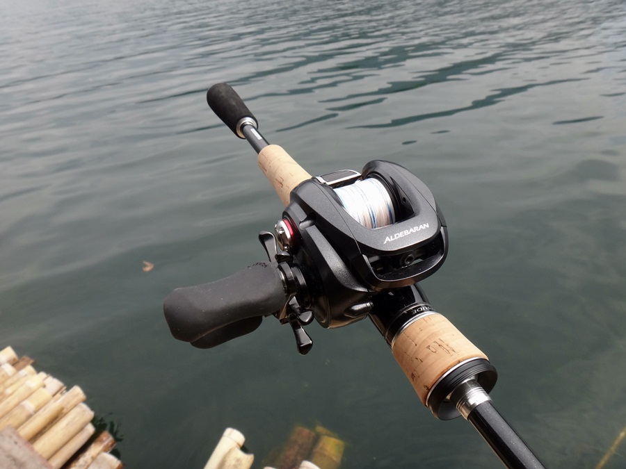 ส่วนรอกคือ
Shimano Aldebaran BFS XG 
มาพร้อมกับสาย PE Power Pro " Bite Motion 3 ปอนด์ "
 :grin: