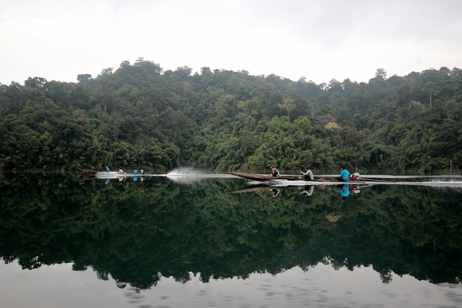 และเมื่อพร้อมกันทุกคน ก็ออกเรือพร้อมๆกัน เพื่อมุ่งหน้าไปหมายต่างๆ  :cool: :cool: :cool: :cool: :cool