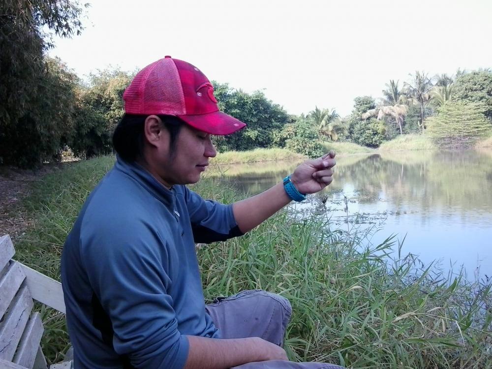 ทำอะไรอะเพ่ :spineyes: