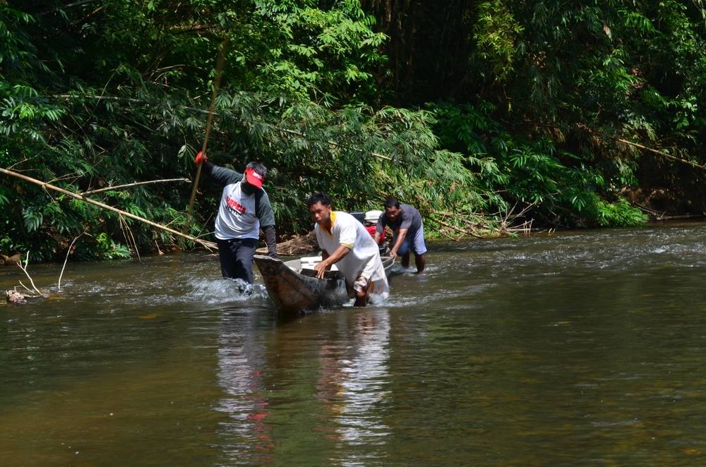 นายชักช้า แก่แล้วใช่ว่าจะให้นั่งเรือสบายๆ ลงเข็นเรือ เหมือนกัน บ่น จ๊อบแจ๊บ ขอแกไปเรื่อยตามประสาคนเร