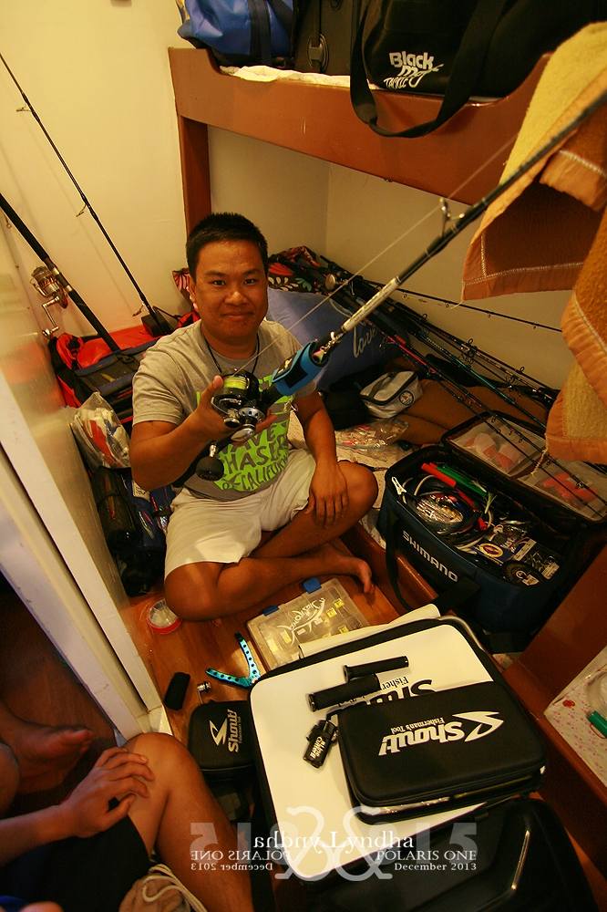 ToppeR .... นอนห้องเดียวกับผมและเจ้าเบียร์ ...

ทริปนี้ขนมาแบบที่ครบสูตร ....ทุกเกมส์ที่มี ToppeR 