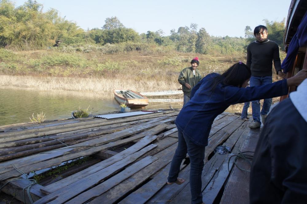 เรือกำลังจะออกจากท่าแล้วครับ ยังนึกถึงความสุขที่งผ่านพ้นไปทำไม่มันเร็วจัง :cry: :cry: :cry: