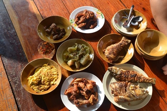 เมื่อมากันจะครบแล้วววว เราก้อเริ่มหม่ำมื้อเช้าก่อนกลับบ้านกันเลยยยค่าาาาาาาาาาาาาาา  :umh: :umh: :um
