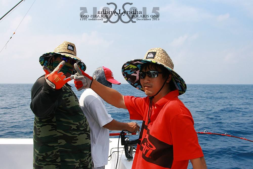 หลังเรือกราบซ้าย .... 3B นะครับ ....ไม่ใช่ 3D  ...

ประกอบด้วย หนุ่มวงบอยแบนด์ BeeR beer boy ...
