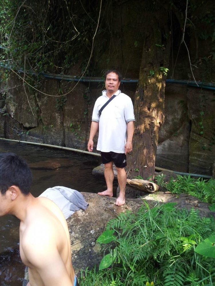 ยืนโชวหล่อ :laughing: :laughing: :laughing: :cool: :cool: :cool: