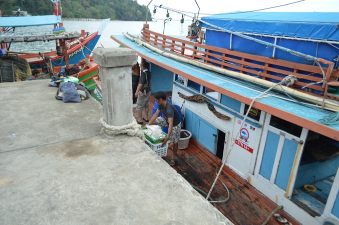 จากนั้นเราก็ วิ่งเรือเข้าฝั่งกันครับ ถึงฝั่งแล้ว เตรียมเก็บข้องกลับบ้านกัน 

4 วัน 3 คืน ครับ ขึ้น