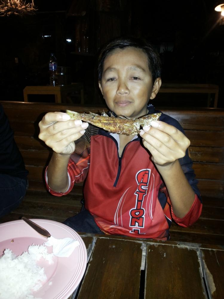 

ตกปลาไม่ได้ สั่งปลามากินมันซ๊ะเลยเนอะน้ากรม........... :laughing: :laughing: :laughing: :laughin