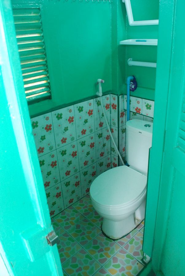 ห้องน้ำสะอาดมี2ห้องน้ำพร้อมฝักบัวอาบน้ำทั้ง2ห้องเลยครับ


 :laughing: :laughing: :laughing: :laug
