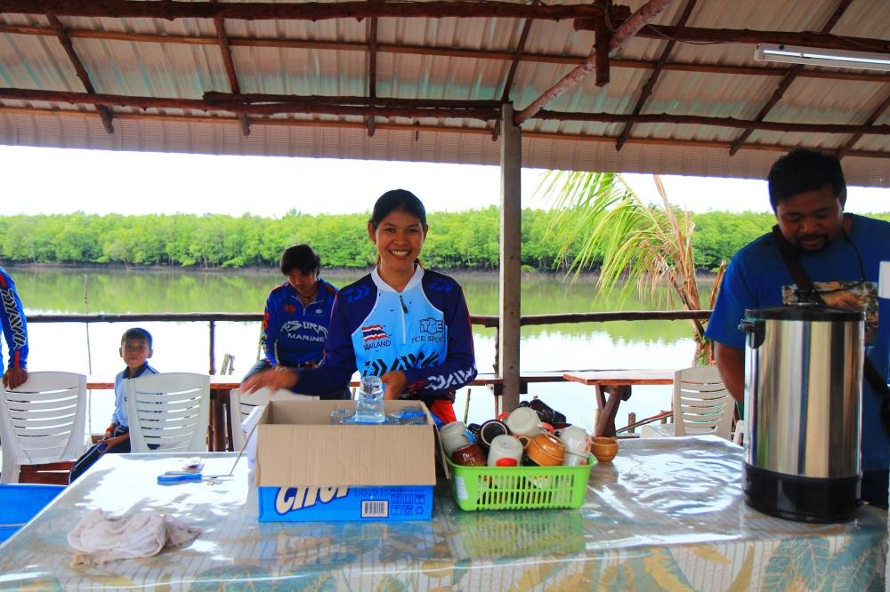  [b]กาแฟ ของว่าง หรือจะเข้าห้องน้ำก่อนออกทริป  โกติจัดให้ครับ[/b]

 :cheer: