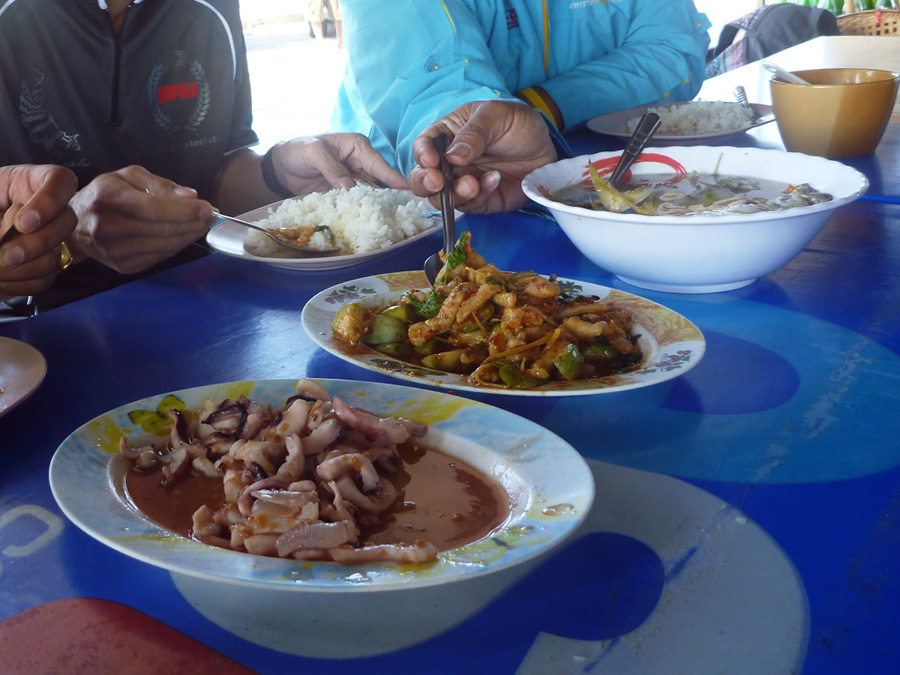 [center]ร้านป้ามล ร้านอาหารตามสั่งเล็กๆ อาหารทะเลสดจากท่า ราคาไม่แพงครับ[/center]