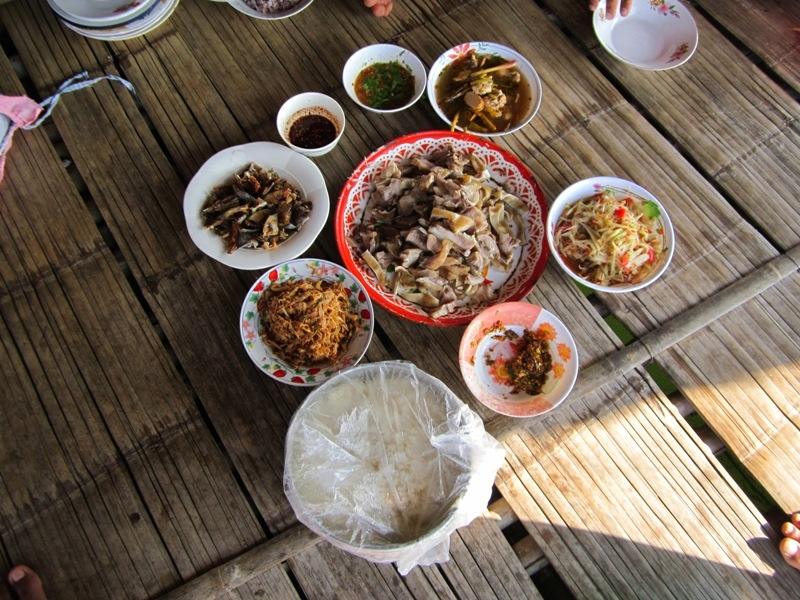 ++โดนน๊อคไปแระ.....สบายใจมาเราะหัวหมูกินกันดีกว่า++ :umh: :grin: :grin: :grin: