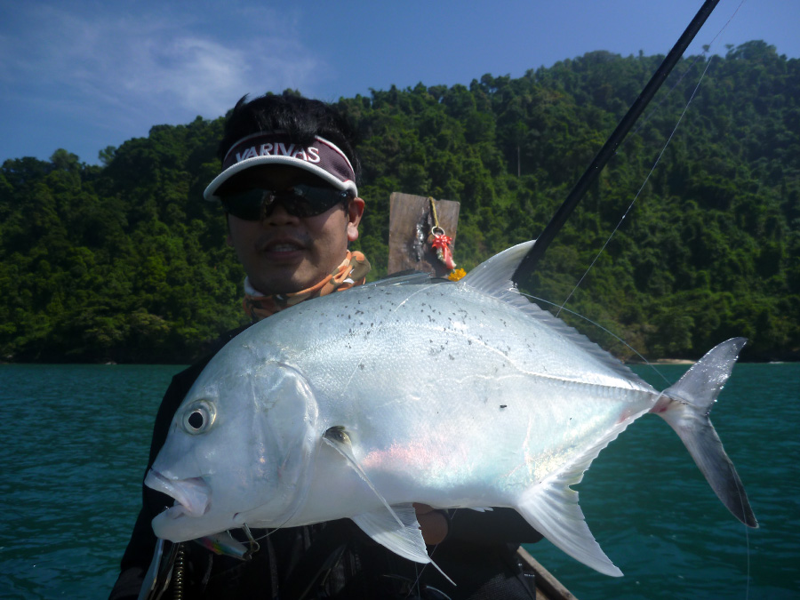 [center]ขนาดแค่นี้ก็เล่นเหงื่อแตกแล้วครับ :laughing:

เกมตีเหยื่อปลอมข้างเกาะกับ jigging ต้องขอบอ