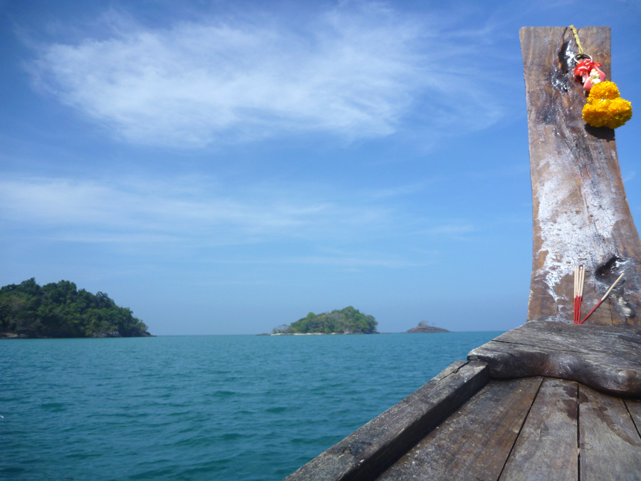  [center]เรือหัวโทงพาลัดเลาะตามเกาะเล็กเกาะน้อย[/center]