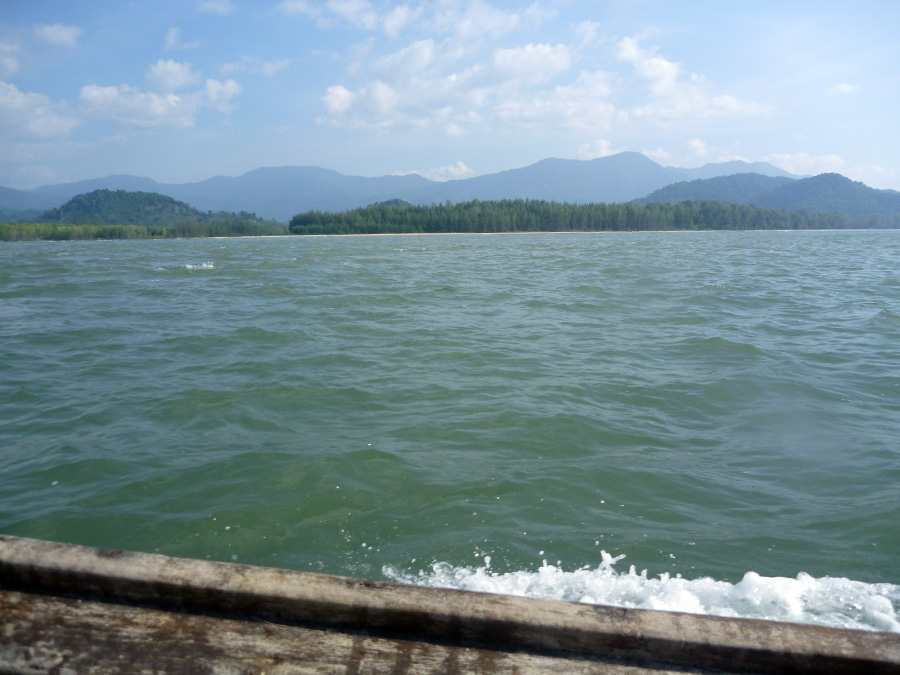  [center]ตรงดิ่งเลาะเลียบสู่ท่าเรือ[/center]