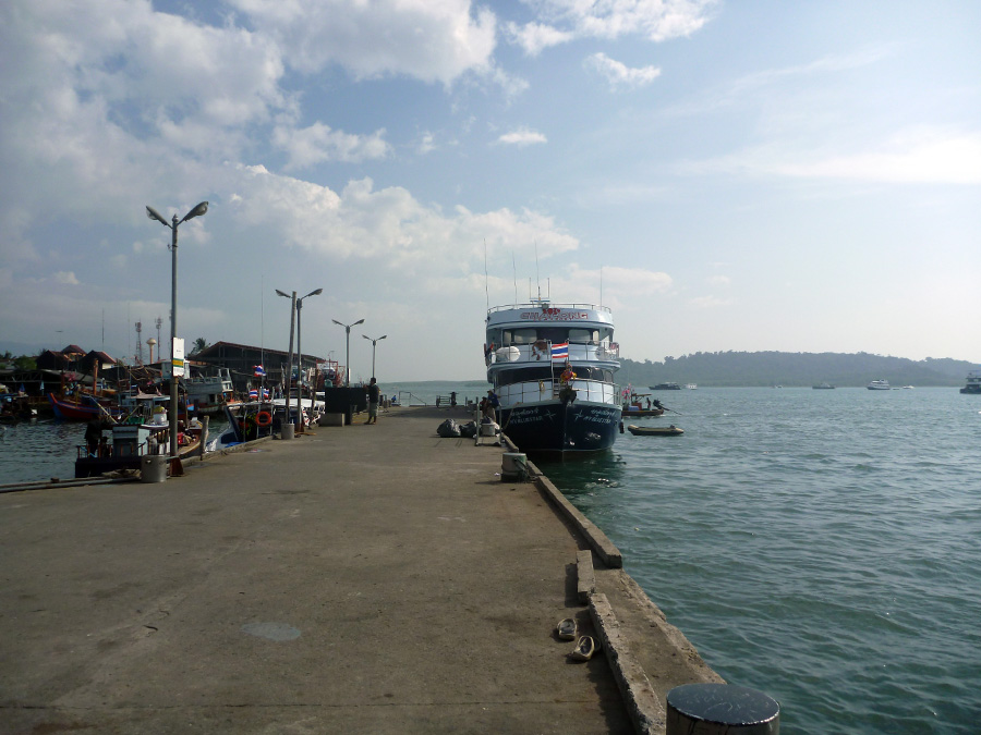 [center]เราอำลากันที่สะพานท่าเรือ

แต่อีกไม่นานจะกลับมาเยือนใหม่อีกครั้ง[/center]