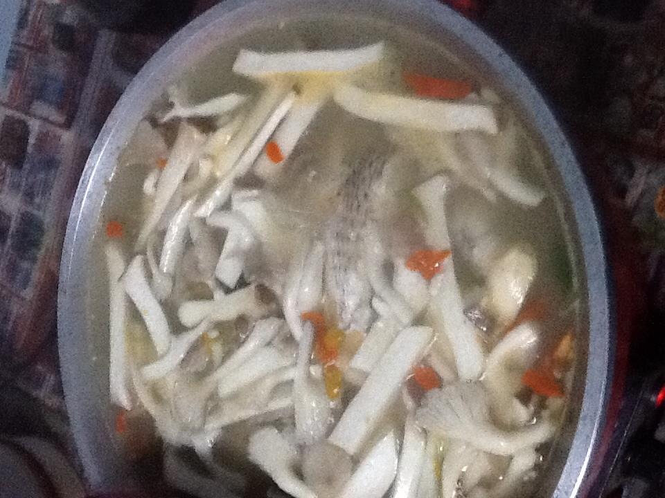 สุกช้าจัง คนรอบอกว่าเบียร์เริ่มขวดที่๔ แล้ว(มันจะรีบกินอะไรนักหนา) สงสัยอดอยาก