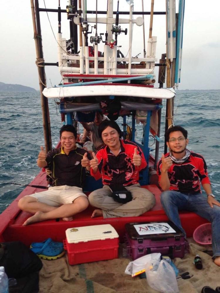 ไม่มีใครอยากกลับตกลงกันหาเรือลำใหม่ลงครับ
ลำเก่าไต๋บอกมีแขกจองต่อครับไม่ว่าง
ได้เรือก้ลุยต่อครับจะ