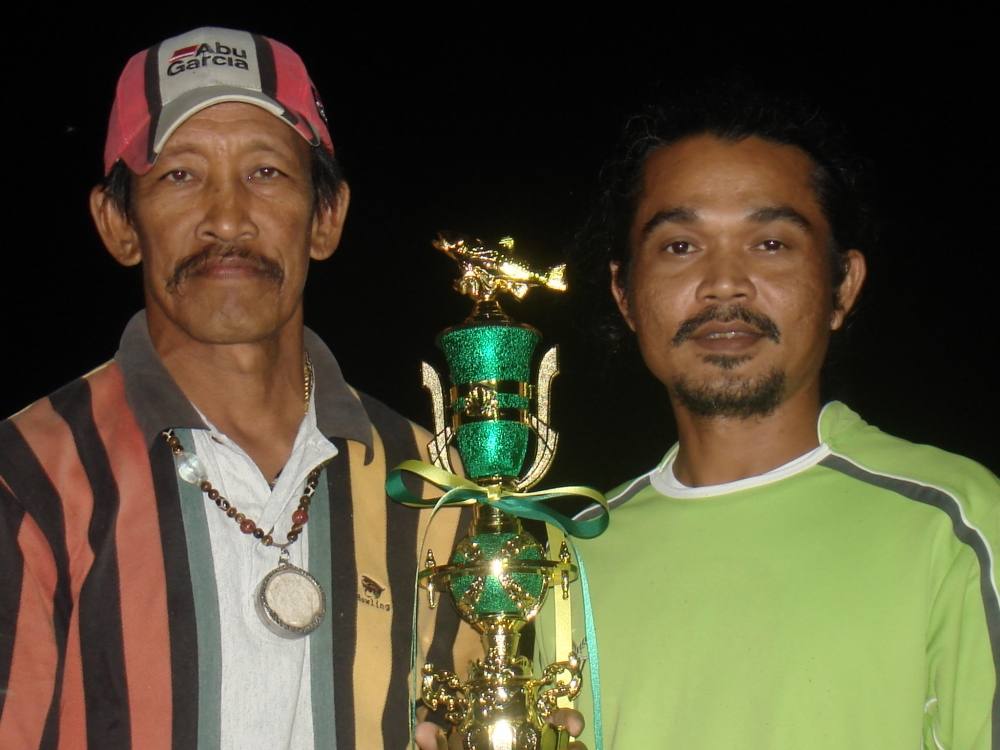 คุณนก วิภาวดี แชมป์ปลาไซส์ :smile: :smile: :smile: