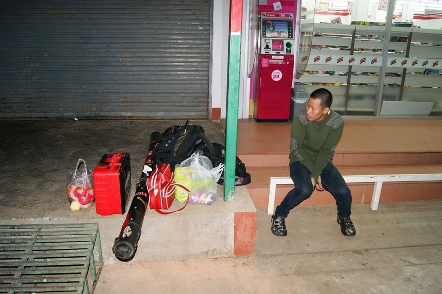 มารอพี่ดำรง ที่หน้า เซเว่น สักพัก พี่ดำรงก็มาถึง :cool: :cool: :cool: :cool: :cool: