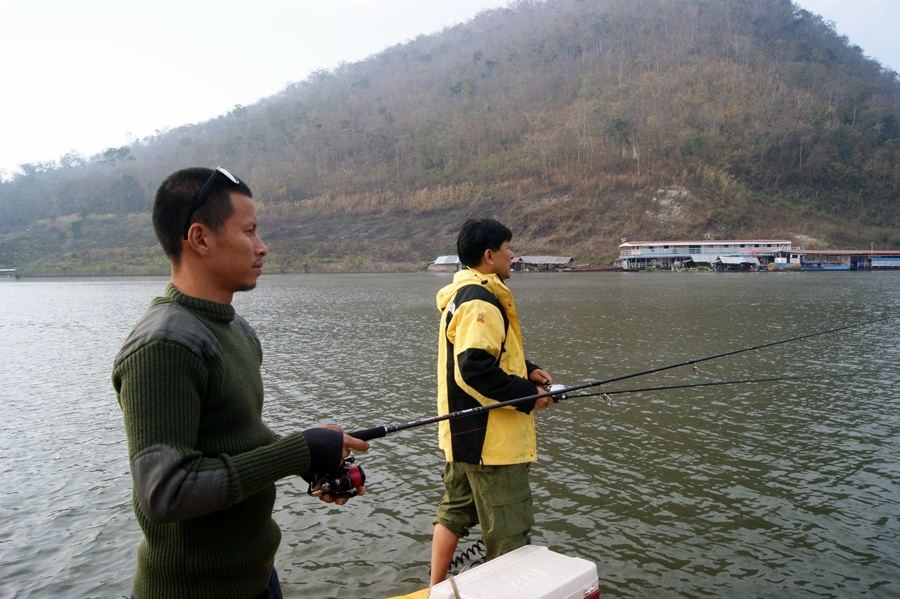 เล่นซะแถวๆบริเวณจุดลงเรือซะเลย  :laughing: :laughing: