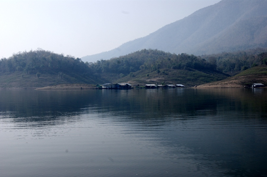 ถึงแล้วครับ......โรงเรียน เรือนแพ ( บ้านก้อ จัดสรร )