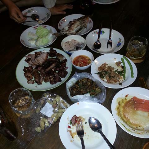  :cheer:ทำไป ทำมา เต็มเลย ต้องโทรหาคนมาช่วยกินซะแล้ว...มีน้าท่านใดว่างมั่งครับ เชิญครับ :cheer: