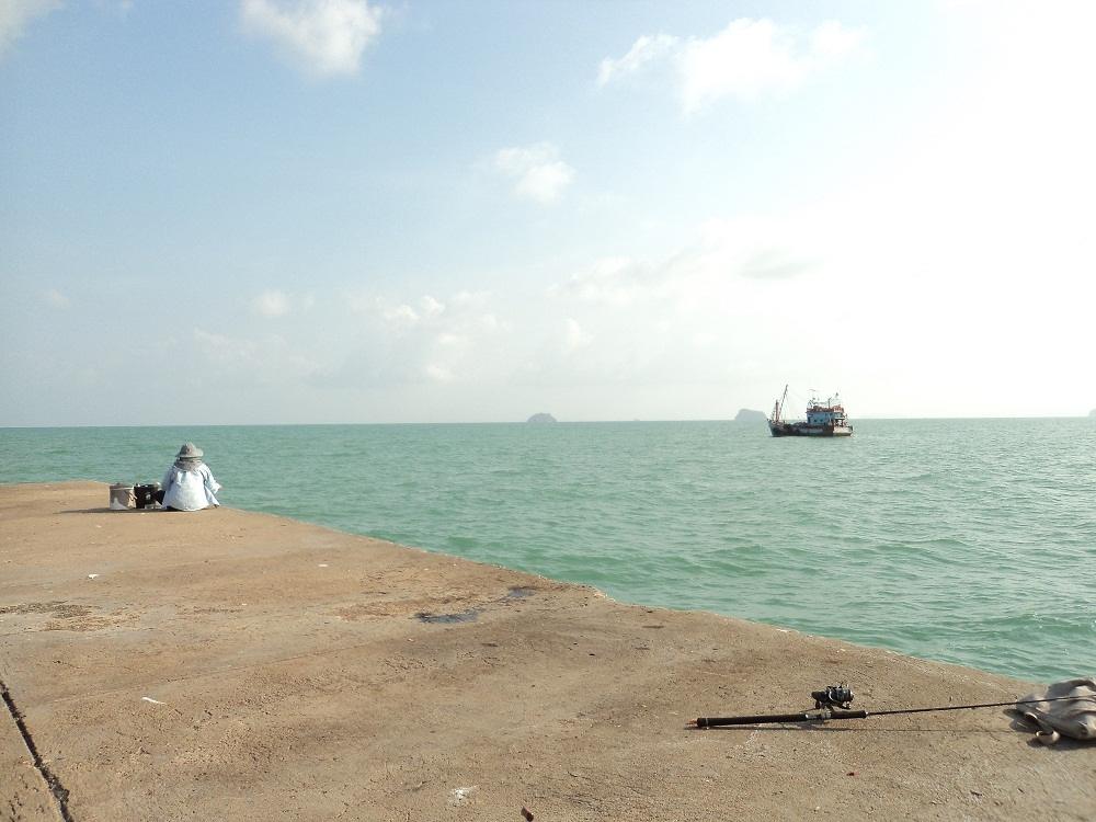 มีเรือมาจอดรอซ่อม