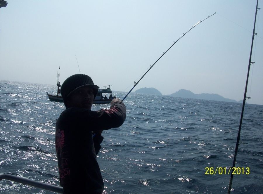 เรือจอดผมลงสายลอย ไม่นานอินทรีเข้ามาฉวย :cool: :cool: :cool: