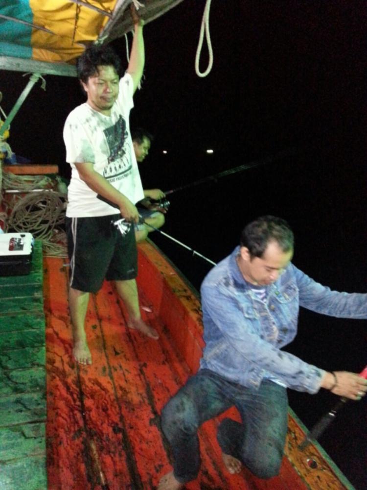 ดำกันทั้งคน ทั้งเรือ