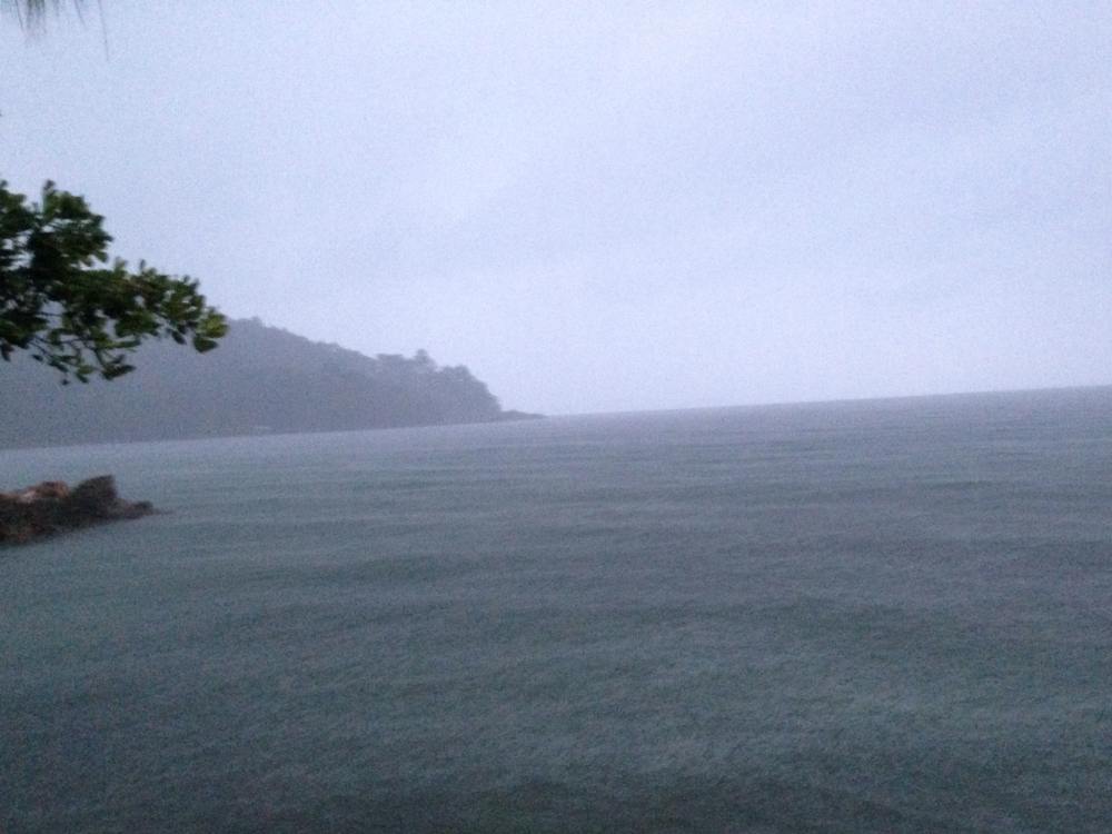 ฝนตกครับเช้าจะ7โมงแระยังไม่ยอมหยุดเลยครับ :cry:
